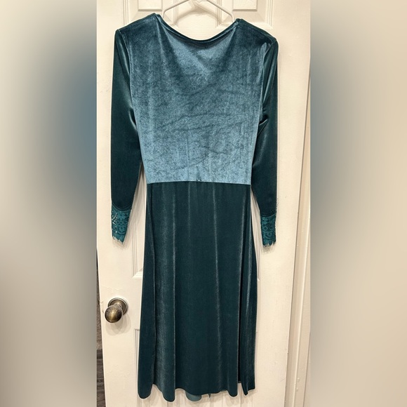 Nasty Gal teal velvet mid length dress with slit - Picture 6 of 7